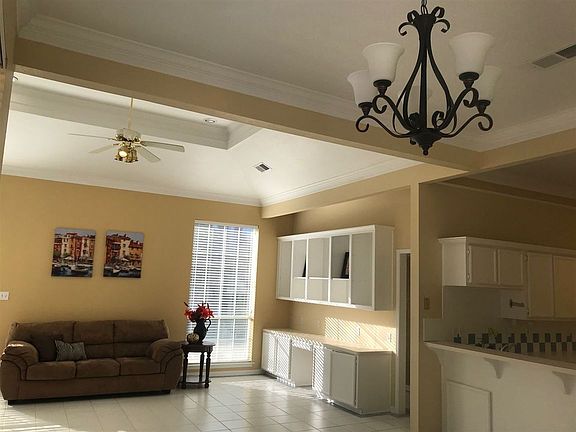 4th image of 8015 Doral Dr