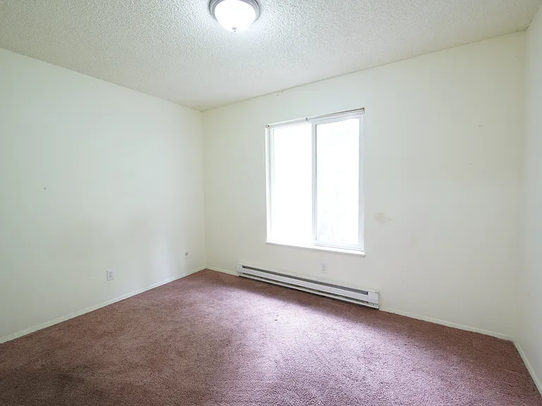 1692 SE Walnut St #10 — Photo 8