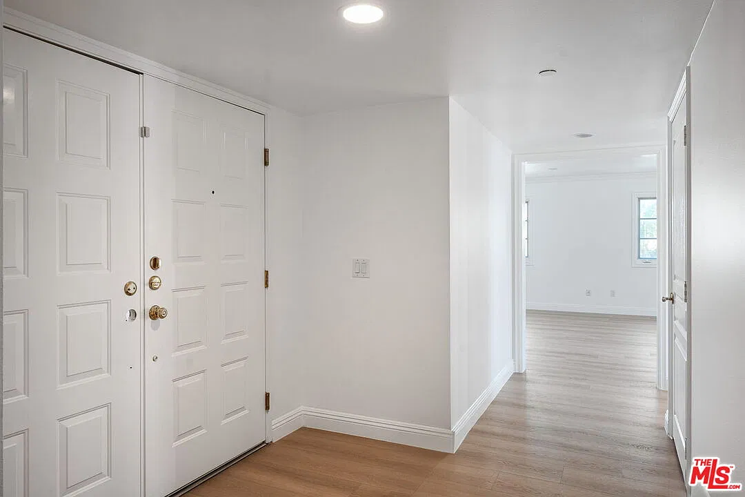 2 bed, 3.0 bath, 1592 sqft, $6,250 — Photo 2