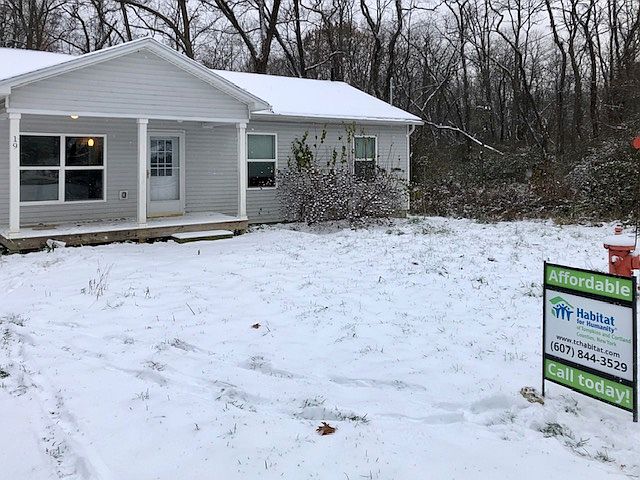 Covered porch,spacious yard