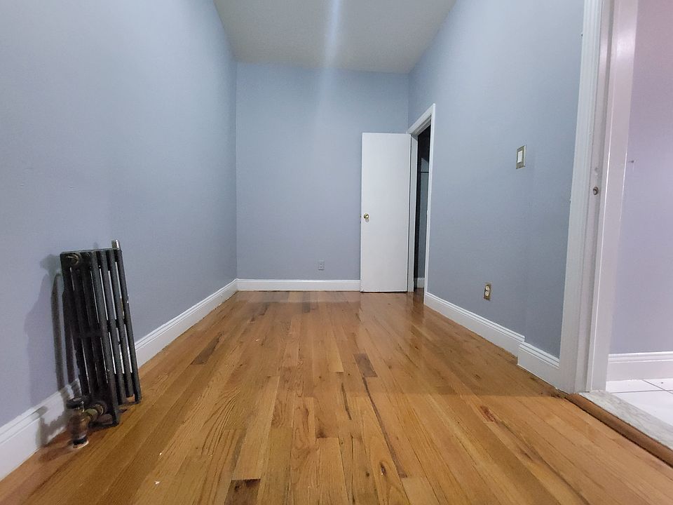 2nd image of 216 48th St #1E