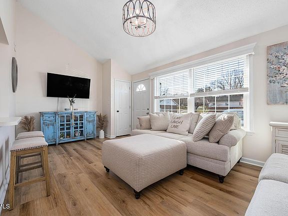 5th image of 20 Boone Hill Ct #20