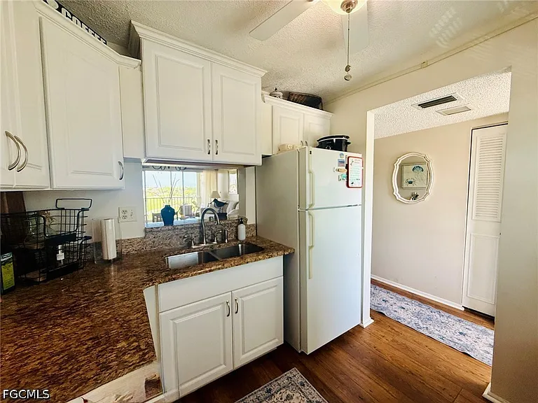 1580 Pine Valley Dr #404 — Photo 8