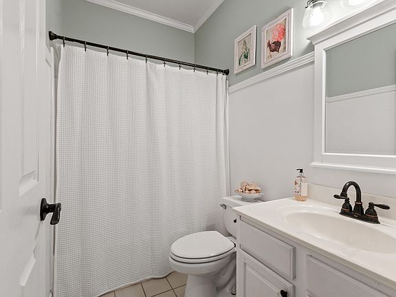 5th image of 1305 Parkview Ct