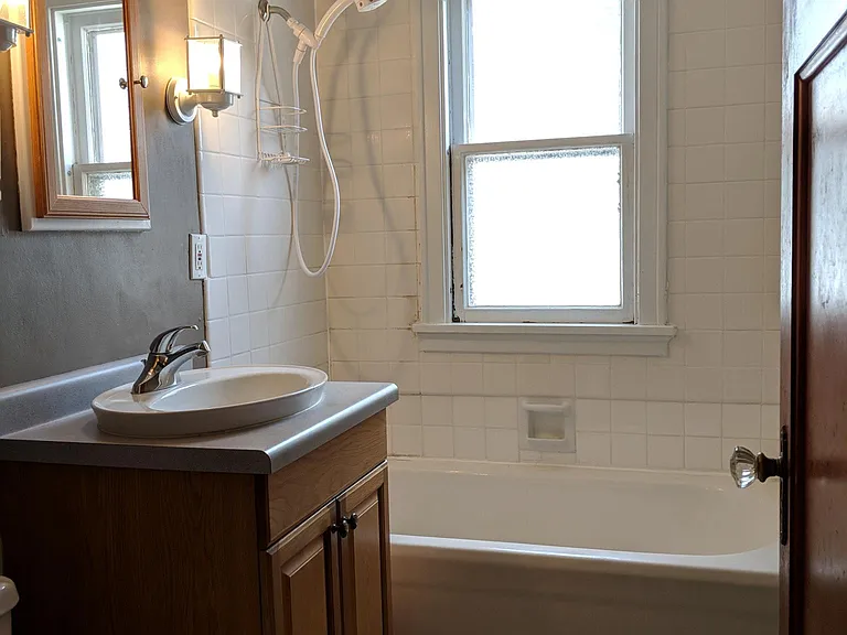 242 Edgewood Ln — Photo 2
