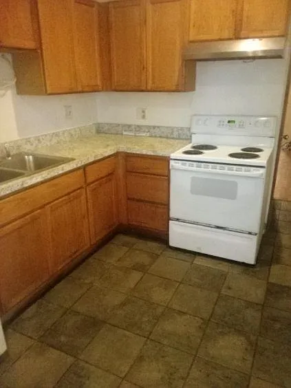 4 bed, 1.5 bath, 1500 sqft, $1,250 — Photo 3
