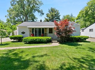19855 Parkville St, Livonia, MI 48152