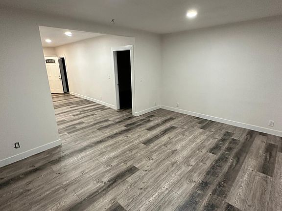 3rd image of 438 N Hill Ave #3