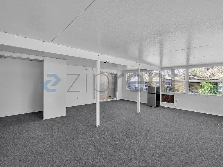 202 Essex Dr — Photo 11