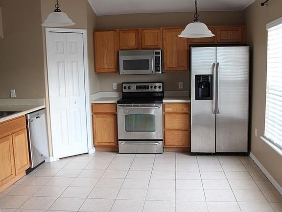 4th image of 553 Adriel Ave