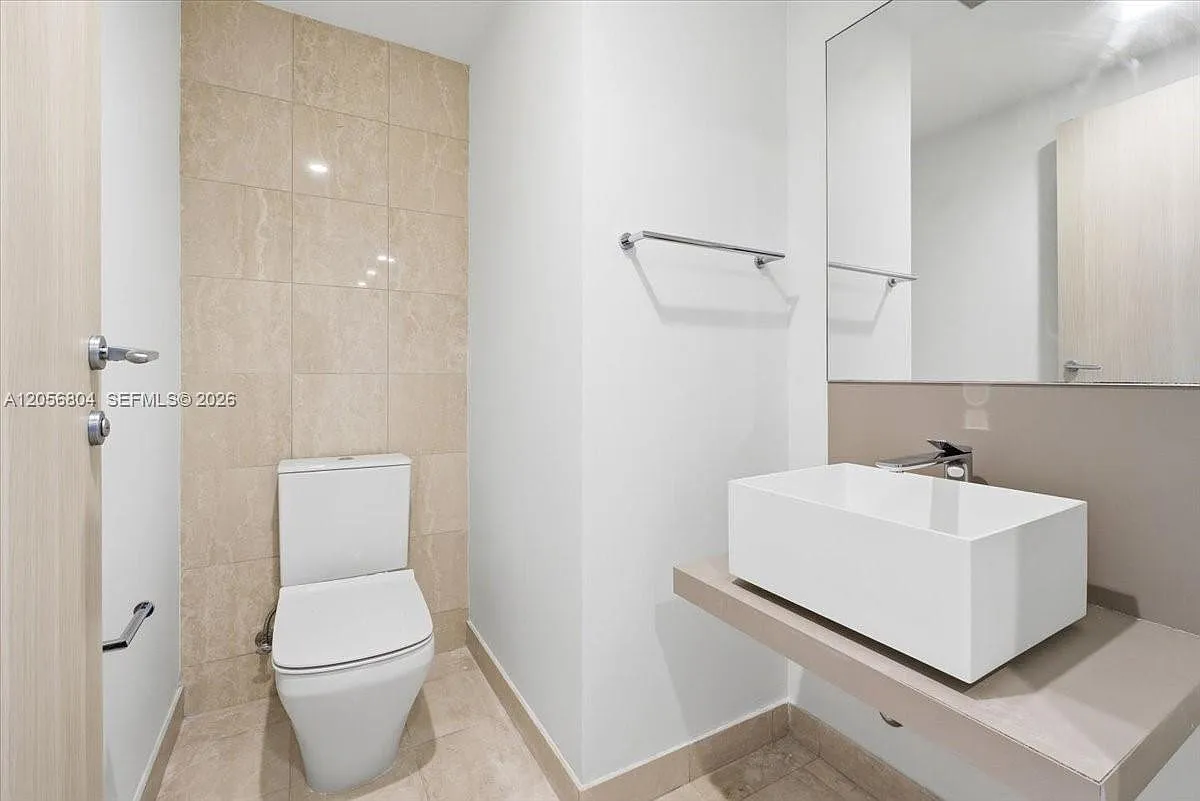Brickell Flatiron Condo — Photo 2