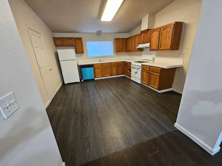 1048 Jean Ave — Photo 2