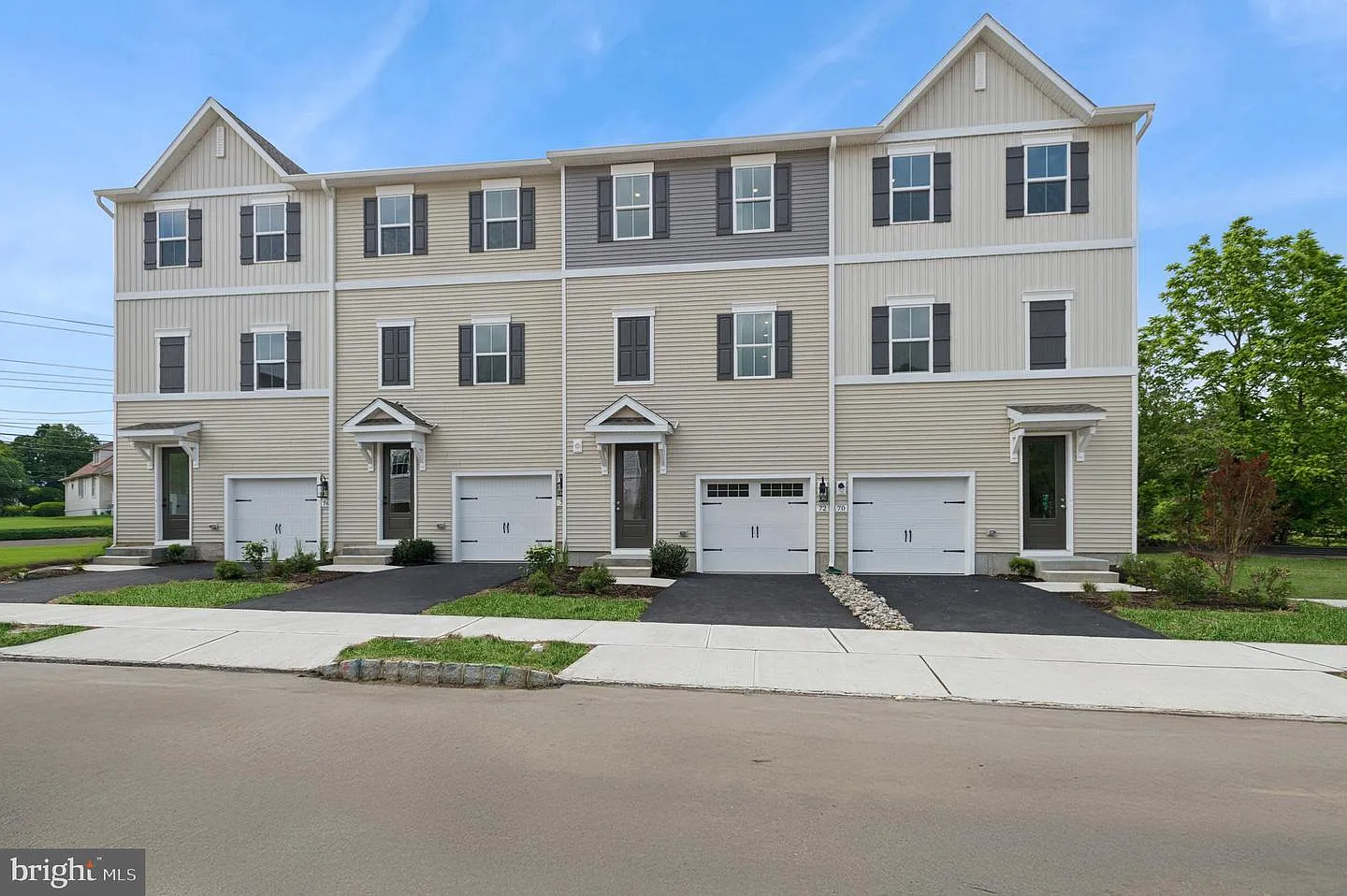 52 Silverbell Ave photo 1