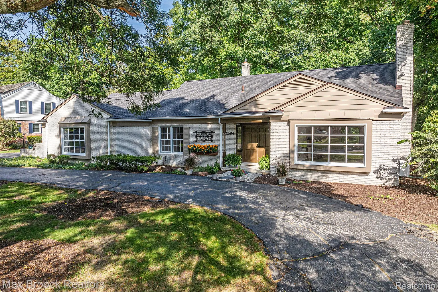22474 N Nottingham Dr photo 1