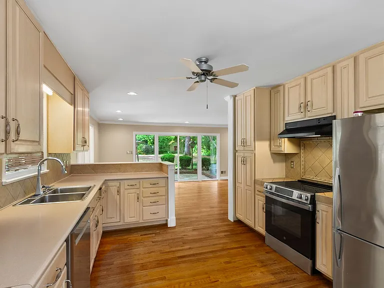 4909 Northwood Lake Dr E — Photo 13
