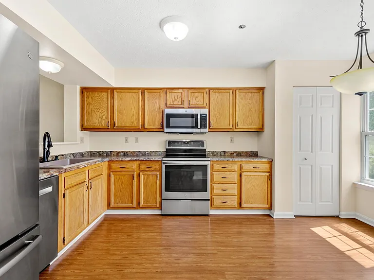 1036 Royal Dr — Photo 6