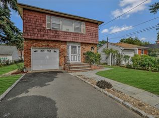 53 2nd St, New Hyde Park, NY 11040