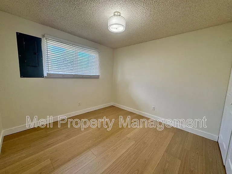 222 E I St — Photo 13