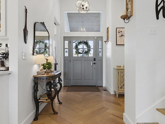 4th image of 703 S Hickory Drive