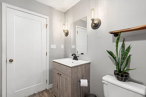 1065 Barney St — Photo 17