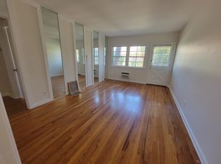 13634 Leadwell St, Van Nuys, CA 91405