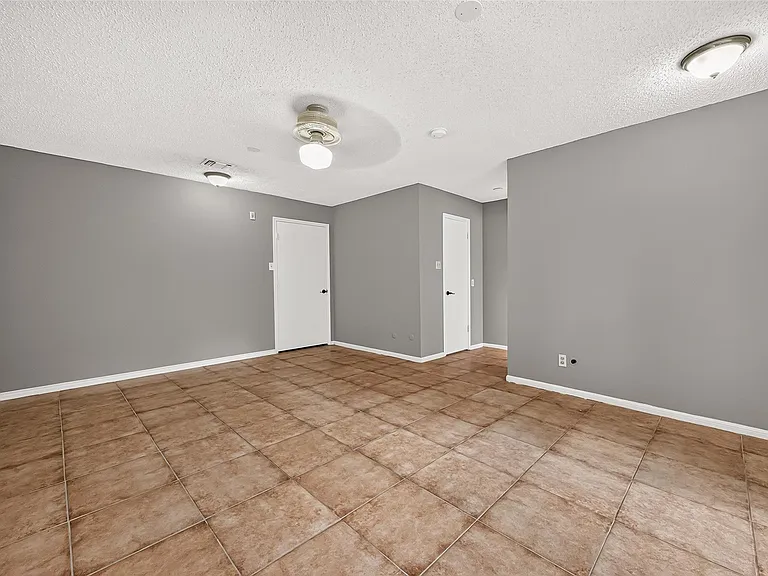 19002 Mirror Lake Dr — Photo 30