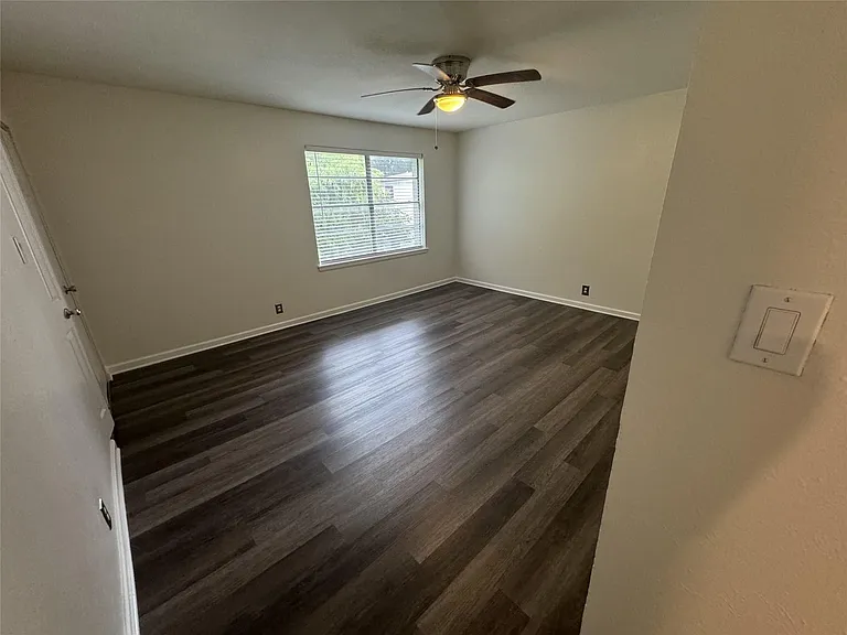 4945 N Hall St — Photo 12