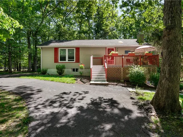 2338 Mountain Laurel Dr, Effort, PA 18330