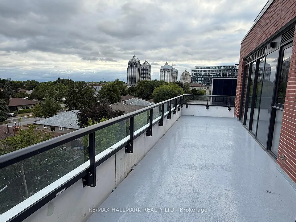 699 Sheppard Ave E #607