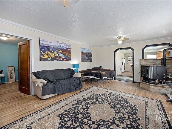 5th image of 227 Garnet Ave E