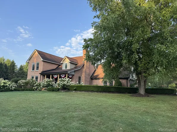 4650 Cooley Lake Rd, Commerce Township, MI 48382