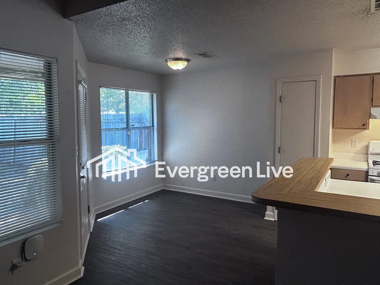 2 bed, 1.0 bath, 1249 sqft, $1,345 — Photo 4