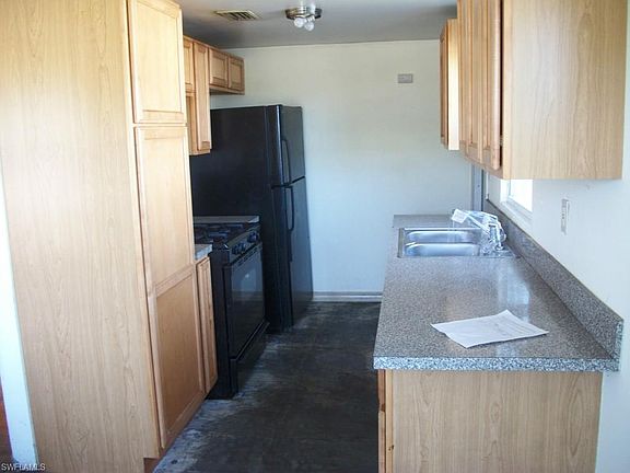 3rd image of 1214 Della Tobias Ave