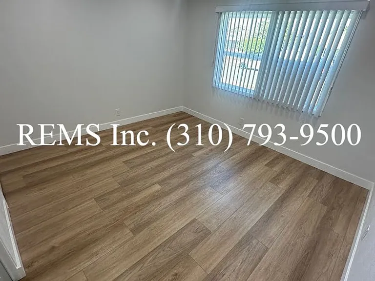 25021 Oak St — Photo 12