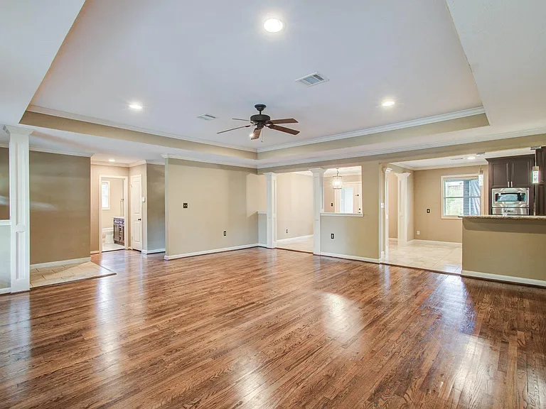 11422 Endicott Ln — Photo 6