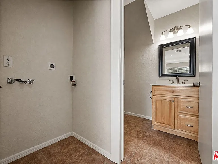 Willowcrest Ln — Photo 12