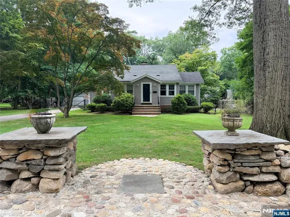 42 De Baun Ave, Ramsey, NJ 07446