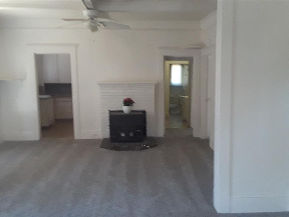 2nd image of 714 W 11th St