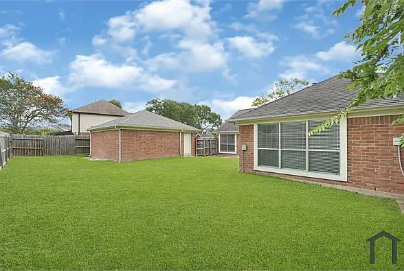 3906 Greenwood Dr — Photo 5