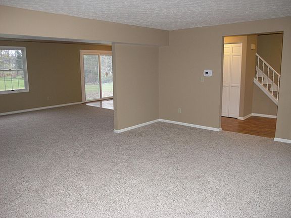 5th image of 7108 Schoolcraft Dr