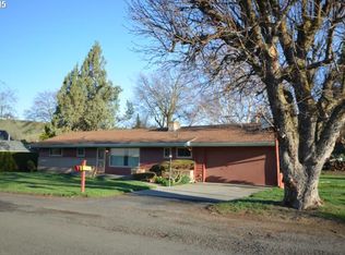 370 NE 3rd St, Dufur, OR 97021