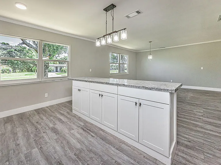 300 Riomar Dr — Photo 16
