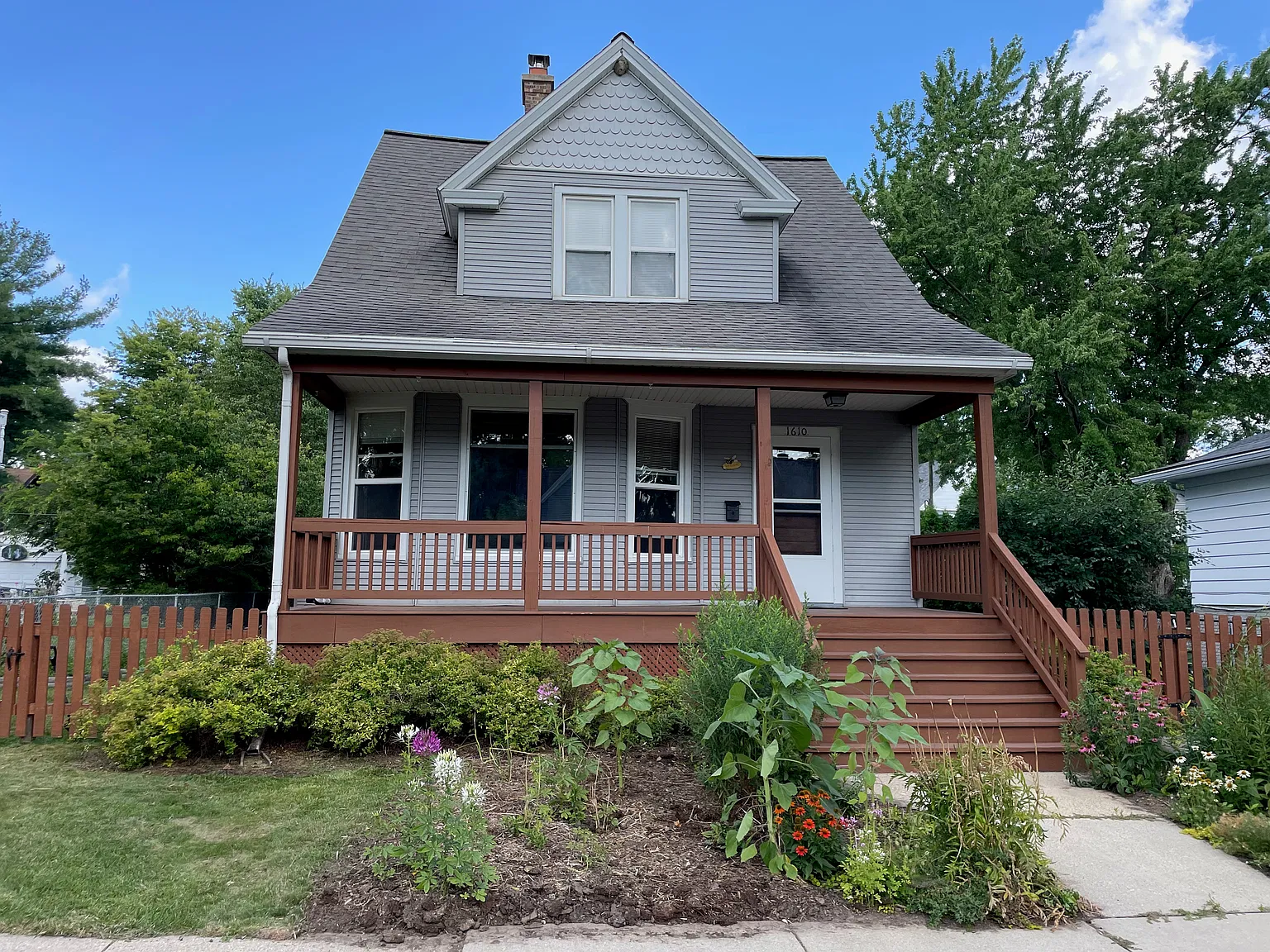 5 bed, 1.5 bath, 1923 sqft, $4,500 — Photo 1