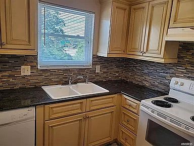 4th image of 116 Churchcroft Ln