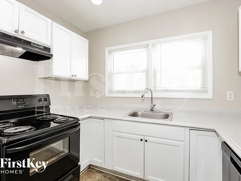 1731 N Olympian Way SW — Photo 8