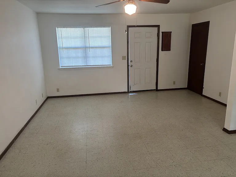 96 Roberts Ave — Photo 3