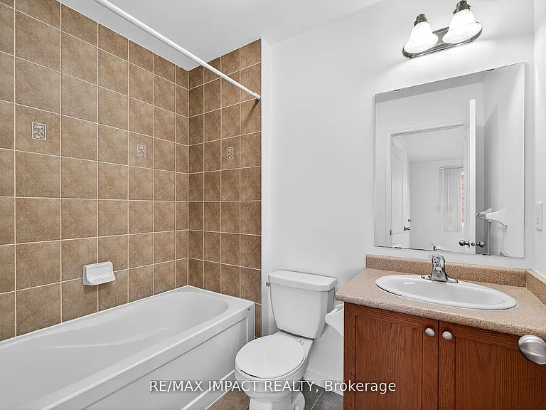 1384 W Rennie St — Photo 16