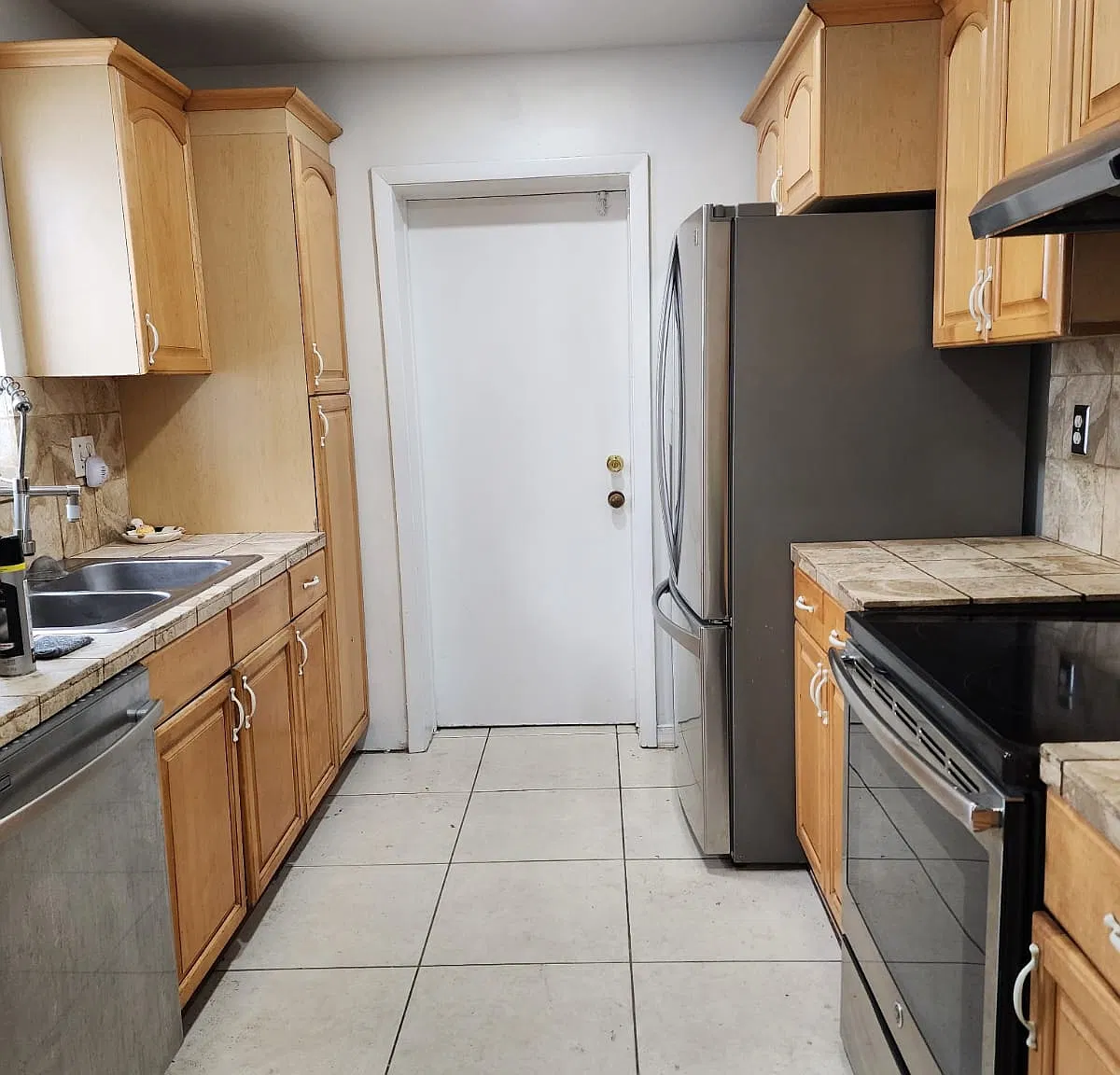 4 bed, 2.5 bath, 2209 sqft, $3,850 — Photo 2