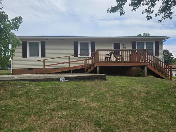 630 9th Avenue Dr SE, Hickory, NC 28602
