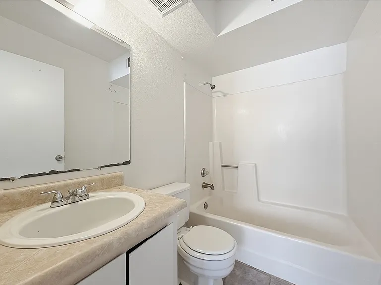 10820 N 16th Ave #4 — Photo 6